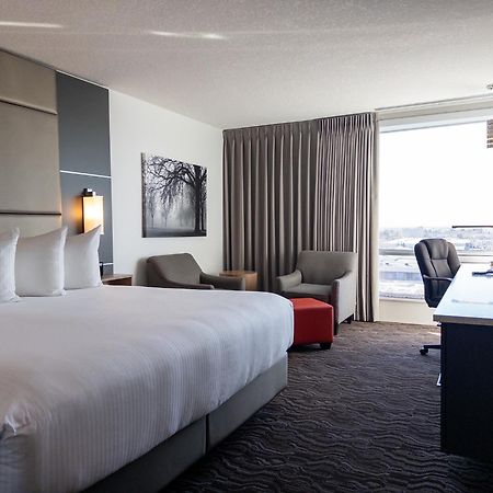 Carriage House Hotel And Conference Centre YYC Eksteriør bilde