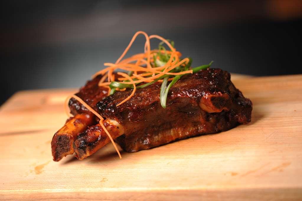 Carriage House Hotel And Conference Centre YYC Restaurant bilde