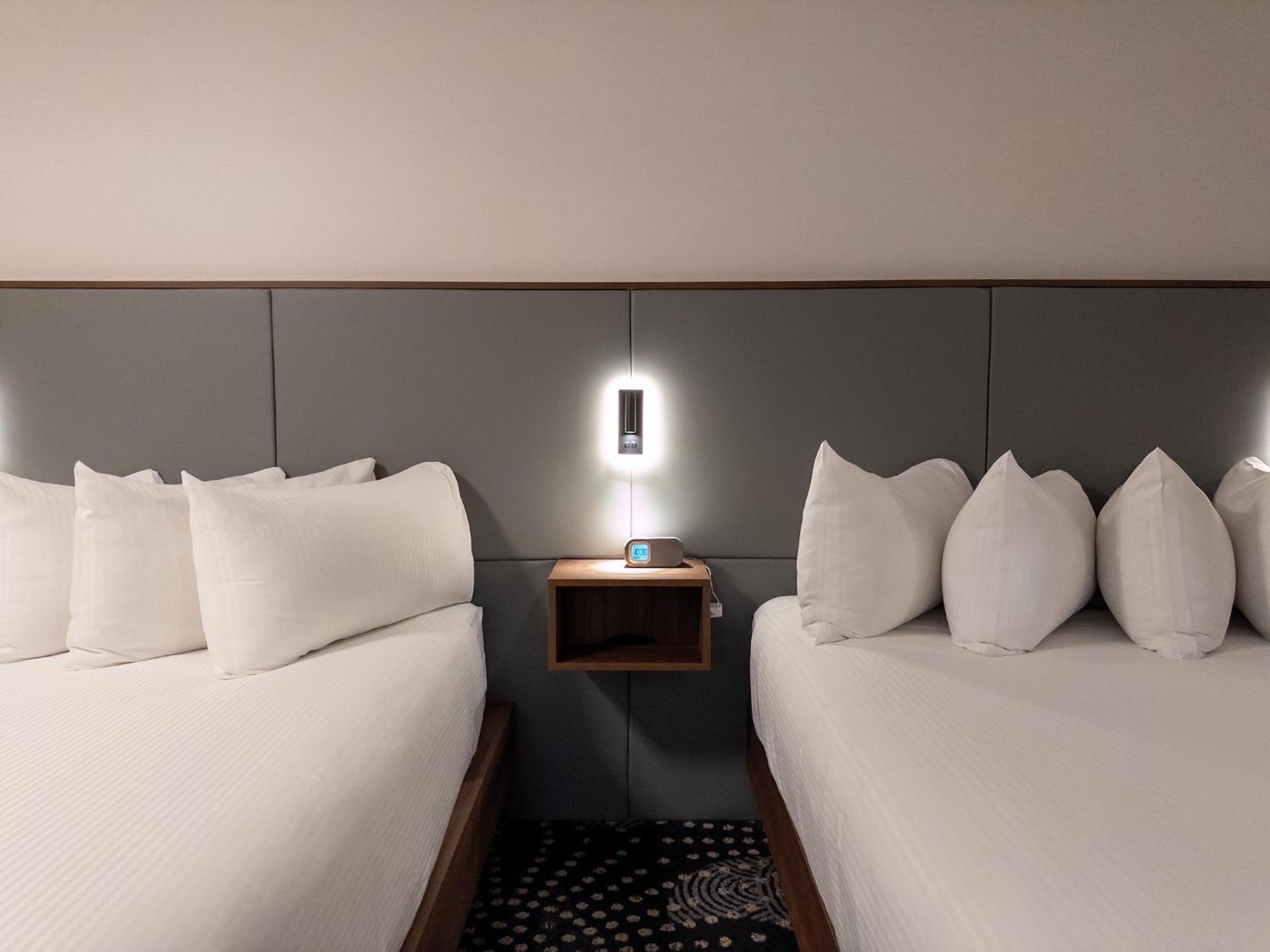 Carriage House Hotel And Conference Centre YYC Eksteriør bilde