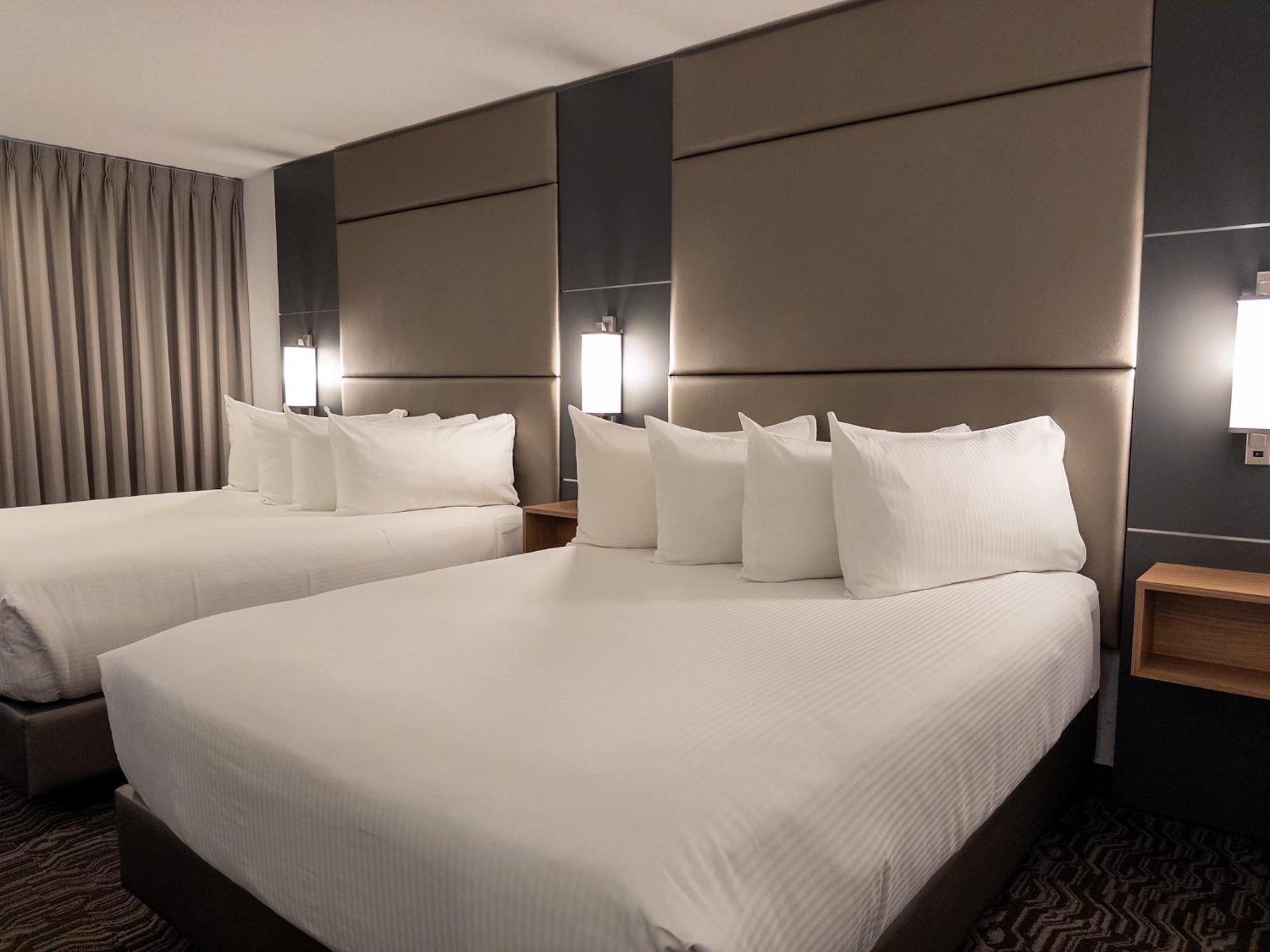Carriage House Hotel And Conference Centre YYC Eksteriør bilde