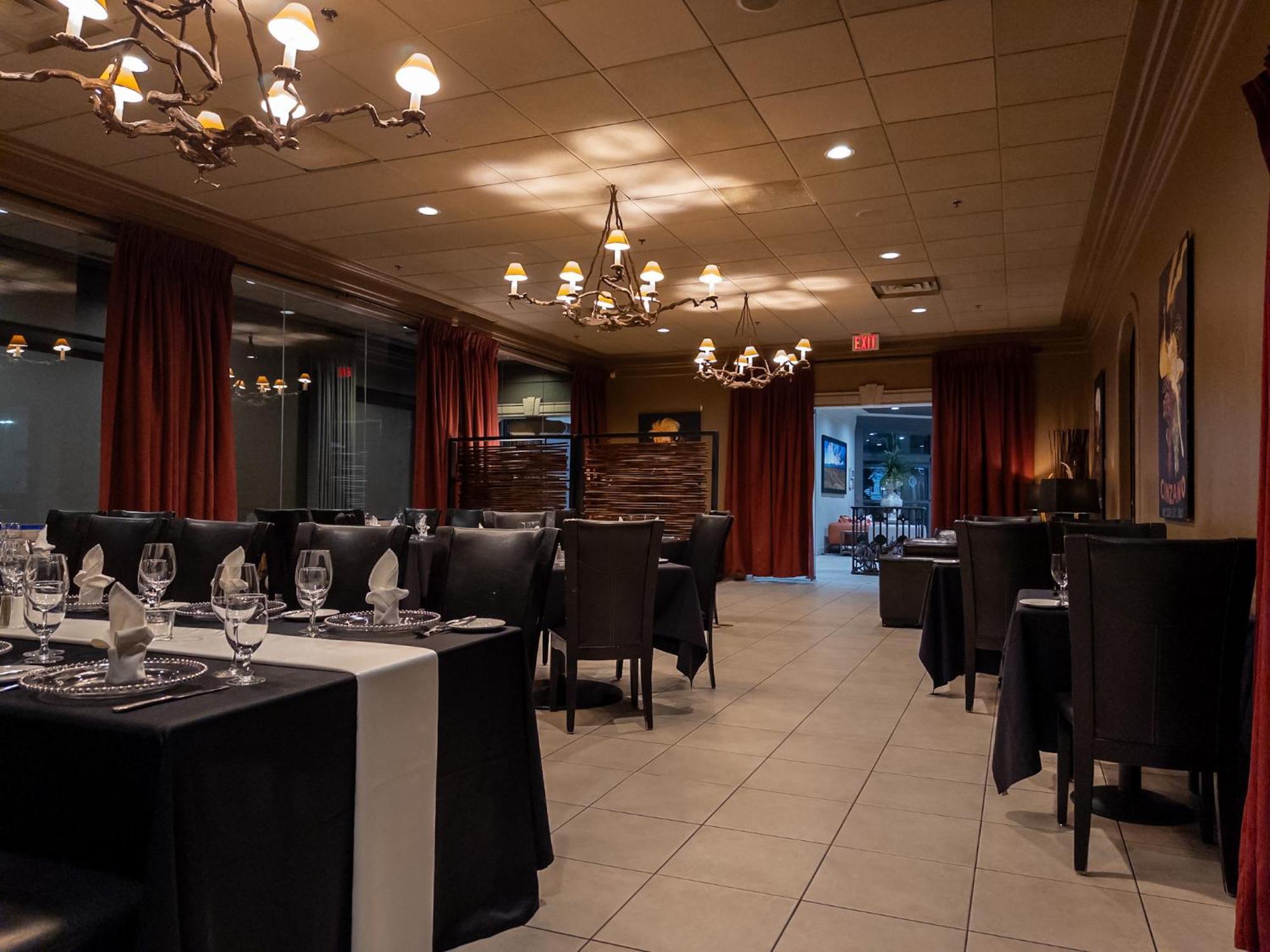 Carriage House Hotel And Conference Centre YYC Eksteriør bilde
