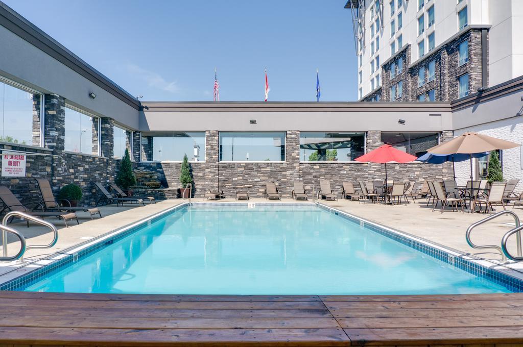 Carriage House Hotel And Conference Centre YYC Eksteriør bilde